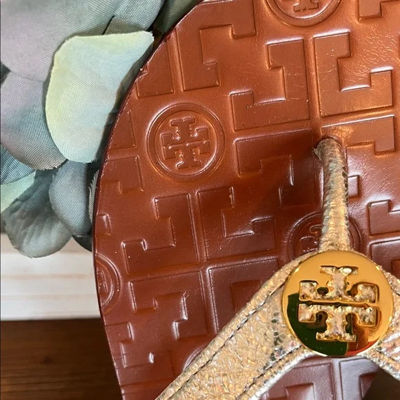 Tory Burch Thora Reverse Metallic Rosa Leather Thong - Picture 3 of 8